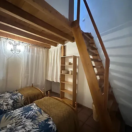 La Picotilla Y La Guija *